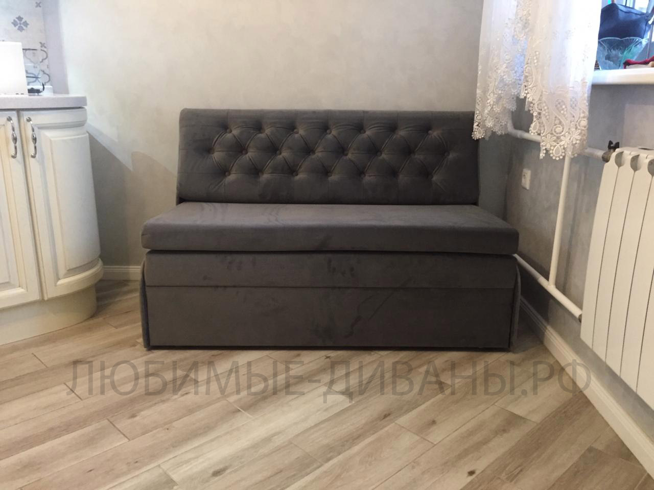 Малогабаритный диван Танго-4 Д-125 с каретной стяжкой для небольших комнат и кухни
