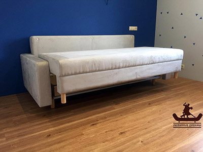 Компактный диван еврокнижка с размерами 210 на 100 см