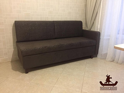 Узкий диван софа с габаритными размерами 200 на 70 см и спальным местом 190 на 110 см.
